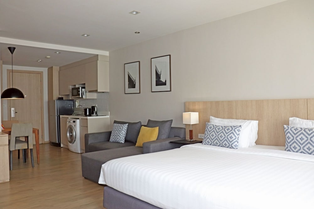 Family Suite, 3 Bedrooms, Connecting Rooms, City View photo 2