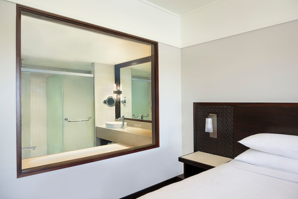 Room, 1 King Bed, Non Smoking, Lagoon View (balcony)