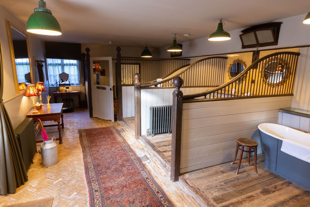 The Horsebox (Hideaway) photo 3