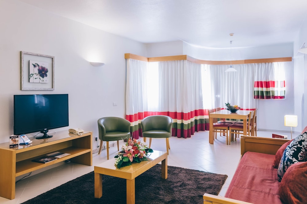 One Bedroom Standard (6 Guests) - Photo 4