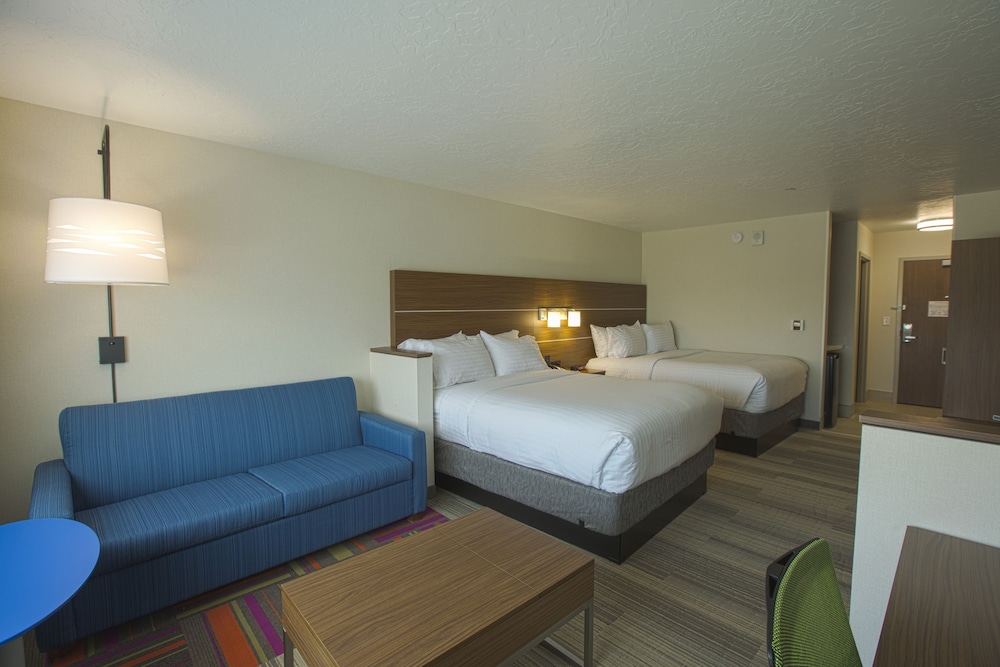 Suite, 2 Queen Beds photo 1