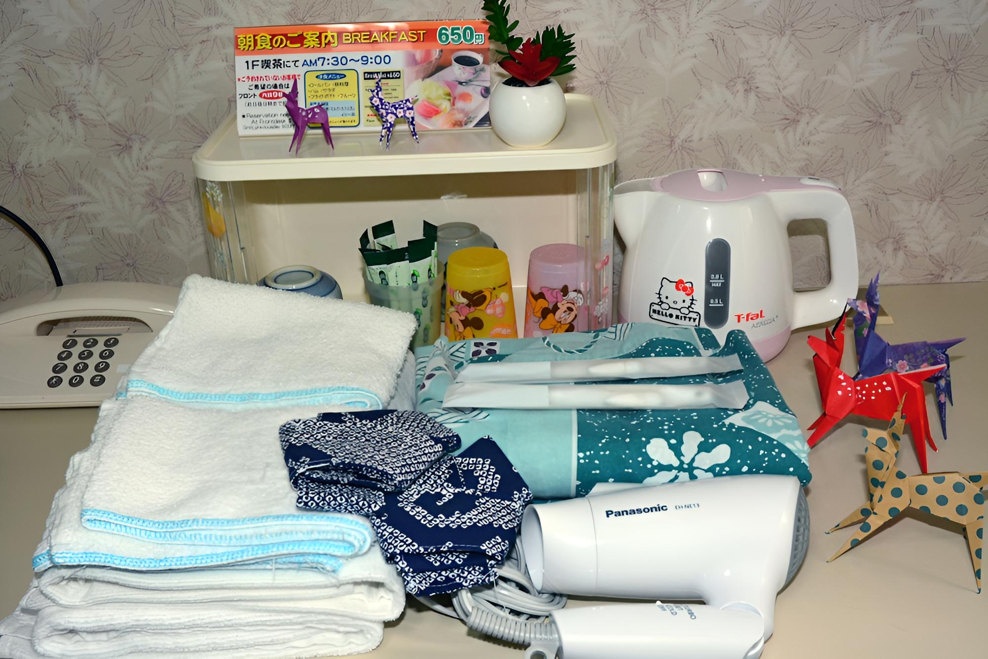 Economy Twin Room (2 Single Size Beds) photo 1