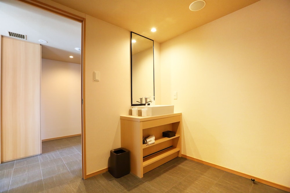 Suite - Photo 8