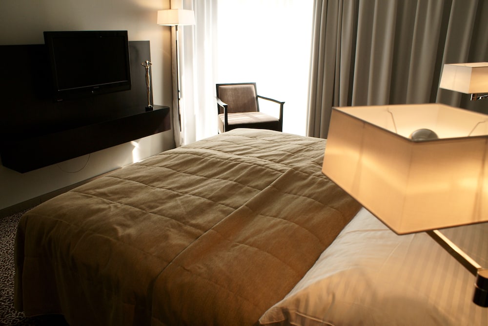 Business Room, 1 King Bed - Photo 1
