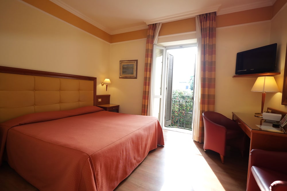 Classic Double or Twin Room, Garden View - Photo 1