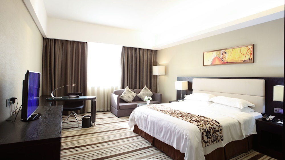 Deluxe Room, 1 King Bed photo 1