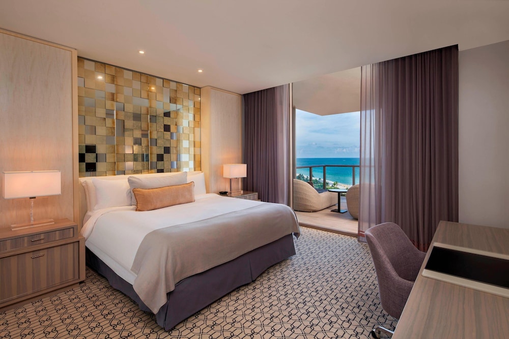 Four Bedroom Signature Suite with Balcony (Non Smoking) photo 2
