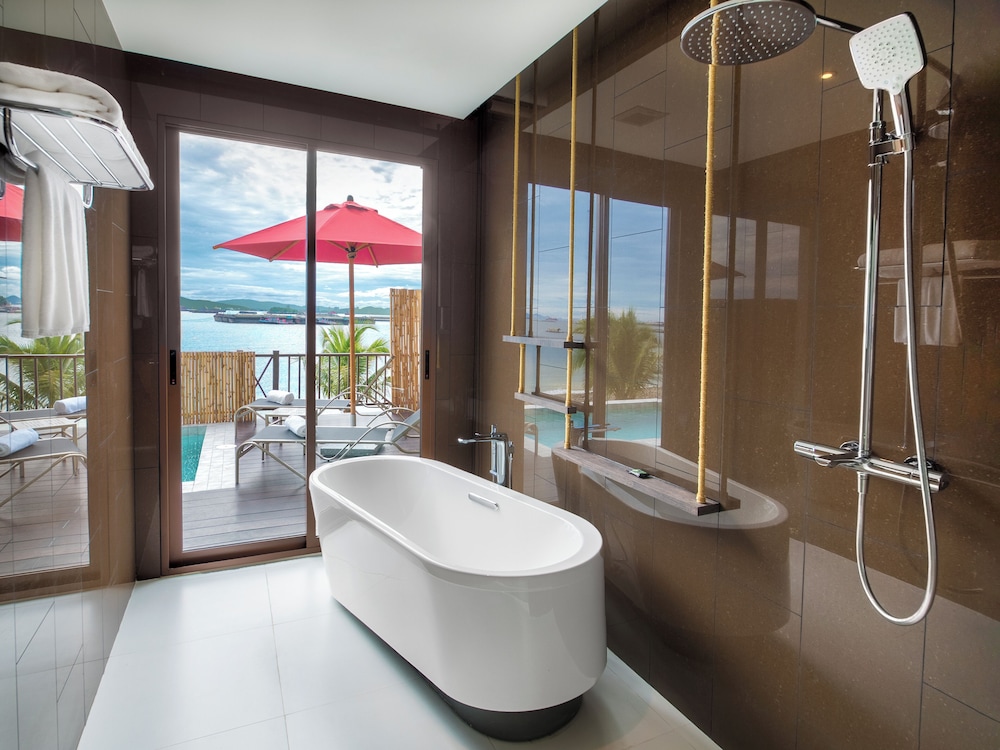 One Bedroom Pool Villa Ocean Front View - Photo 3