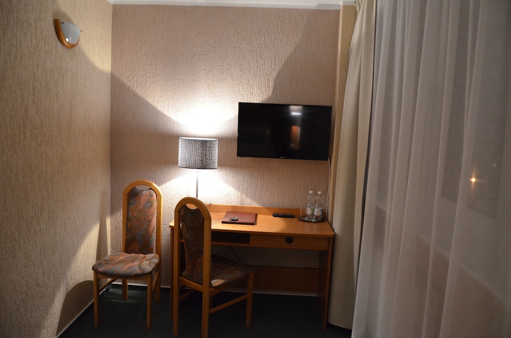 Standard Twin Room - Photo 4