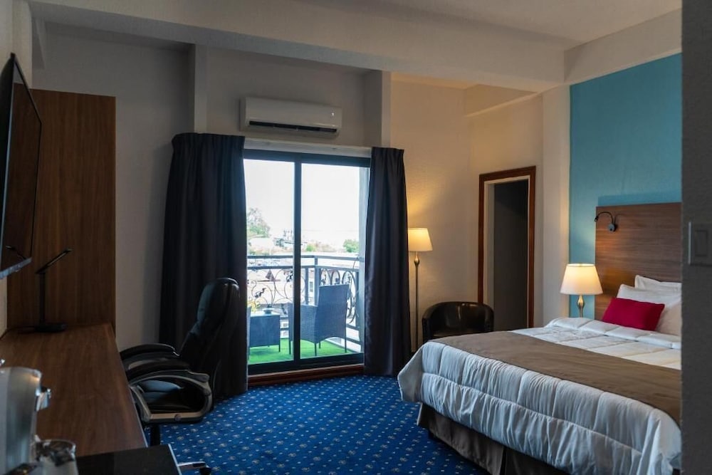 Deluxe Room, Balcony, City View