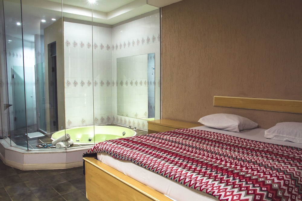 Superior Double Room, Bathtub photo 1