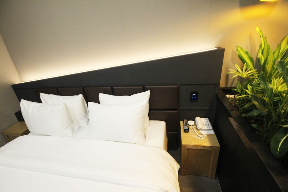 Deluxe Room (Massage Chair) photo 3