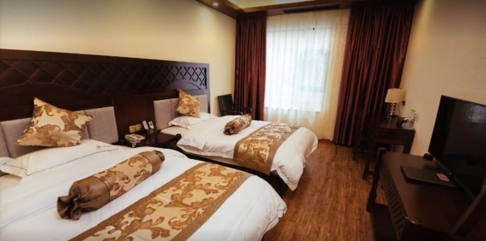 Elegant Twin Room photo 1