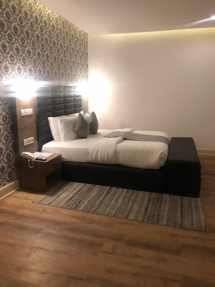 Executive Room photo 3