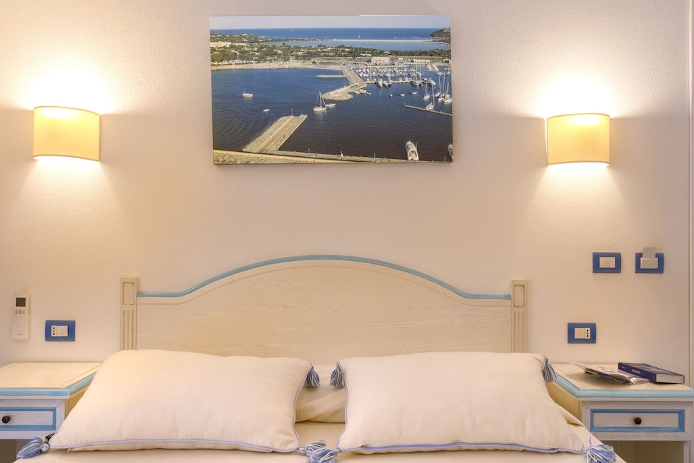 Superior Deluxe Double or Twin Room photo 2