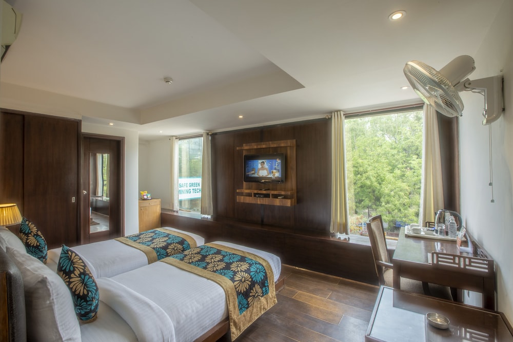 Suite Room - Photo 9