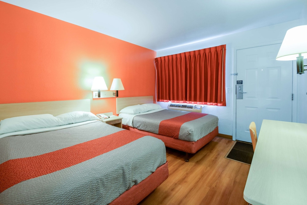 Standard Room, 2 Double Beds, Non Smoking photo 2