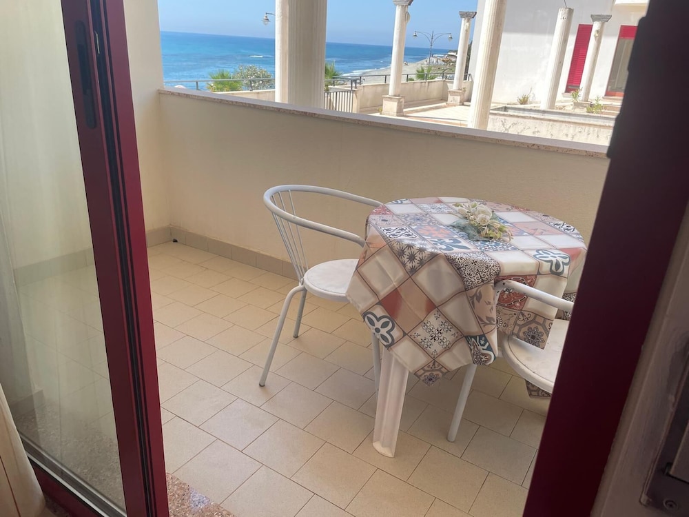 Classic Room, Balcony, Partial Sea View photo 2