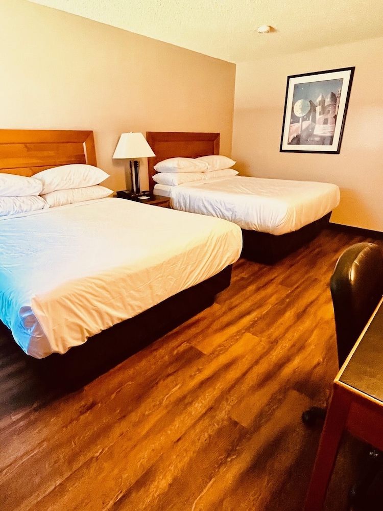 Standard Room, 2 Queen Beds (Pet Friendly) photo 1