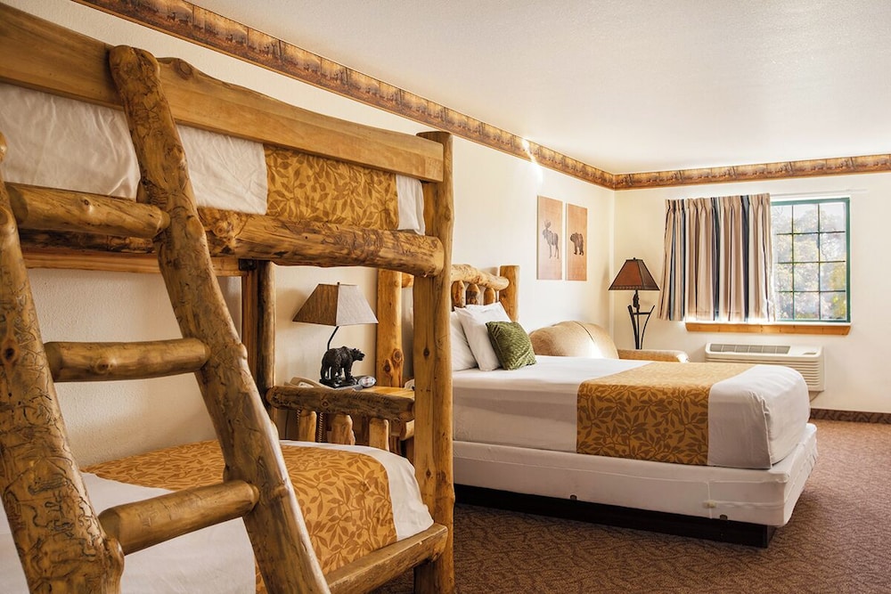 Family Room, Multiple Beds photo 1