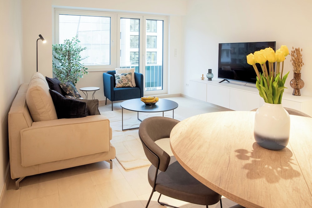 Luxury Apartment, 2 Bedrooms, Balcony, City View (Apartment Attert) photo 2