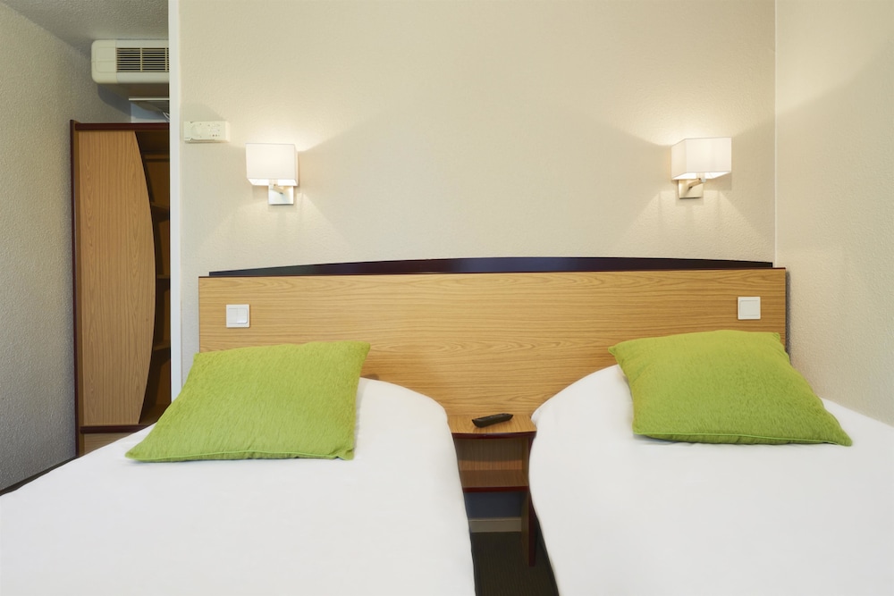 Standard Room, 2 Twin Beds (1 Junior Bed Up To 10 Years) photo 2