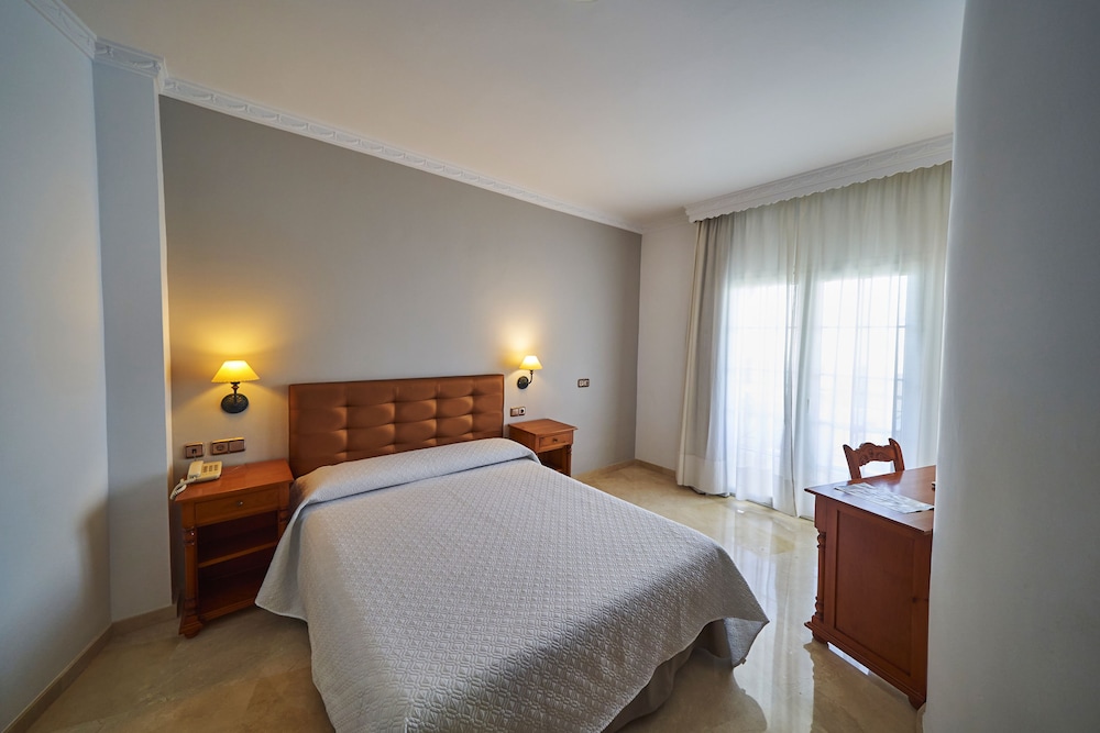 Standard Double or Twin Room photo 3
