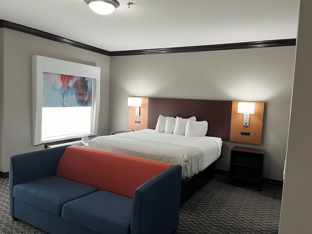 Luxury Suite, 1 King Bed, Non Smoking photo 2