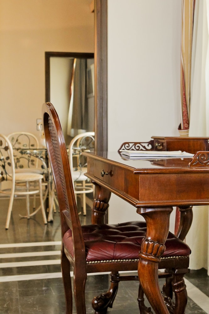 Suite - Photo 5