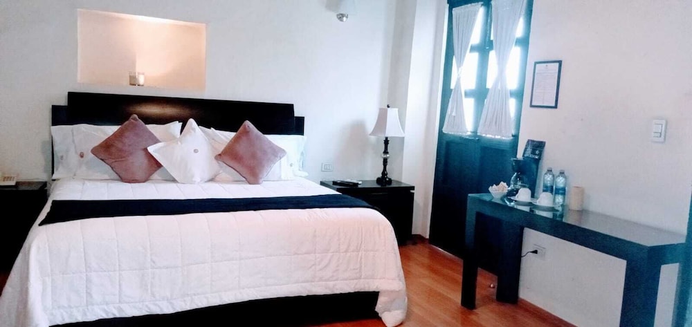 Deluxe Suite, 1 King Bed photo 2