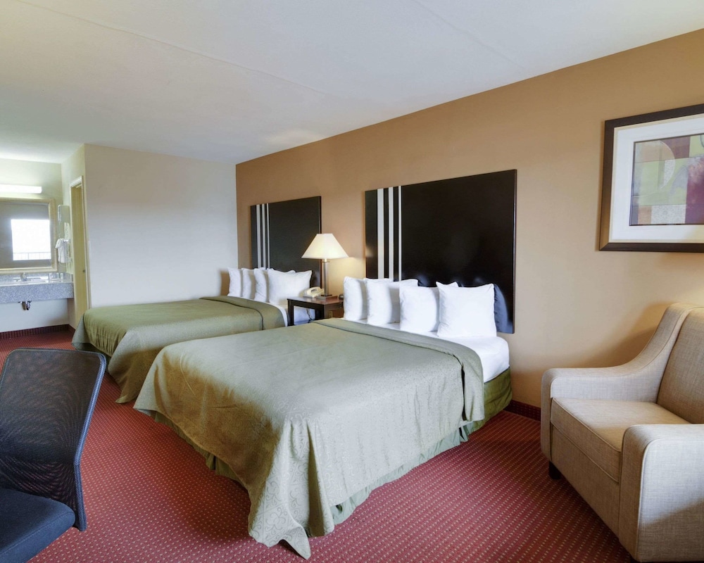 Standard Room, 2 Queen Beds, Non Smoking photo 3
