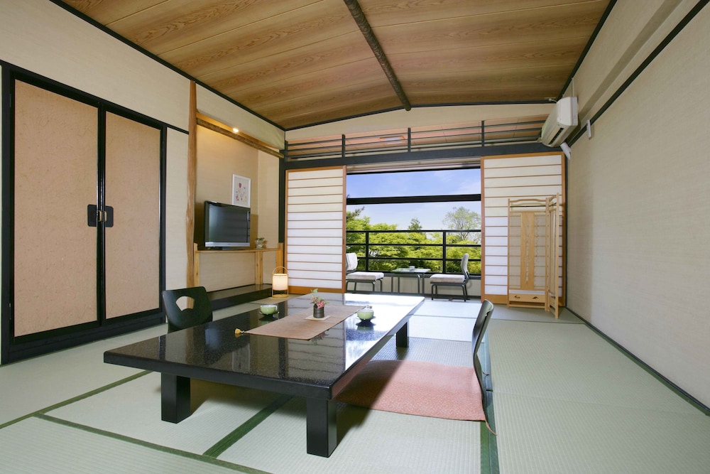 Japanese Style Room -12 Tatami-Mats With Balcony [No Elevator], Non Smoking photo 1
