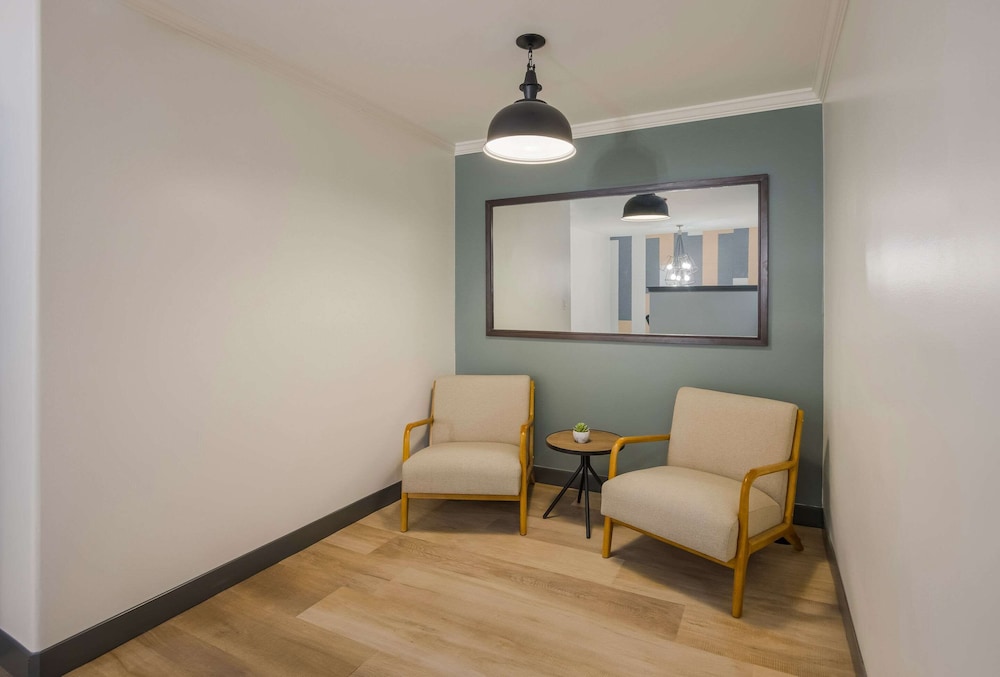 Suite, 1 King Bed, Non Smoking