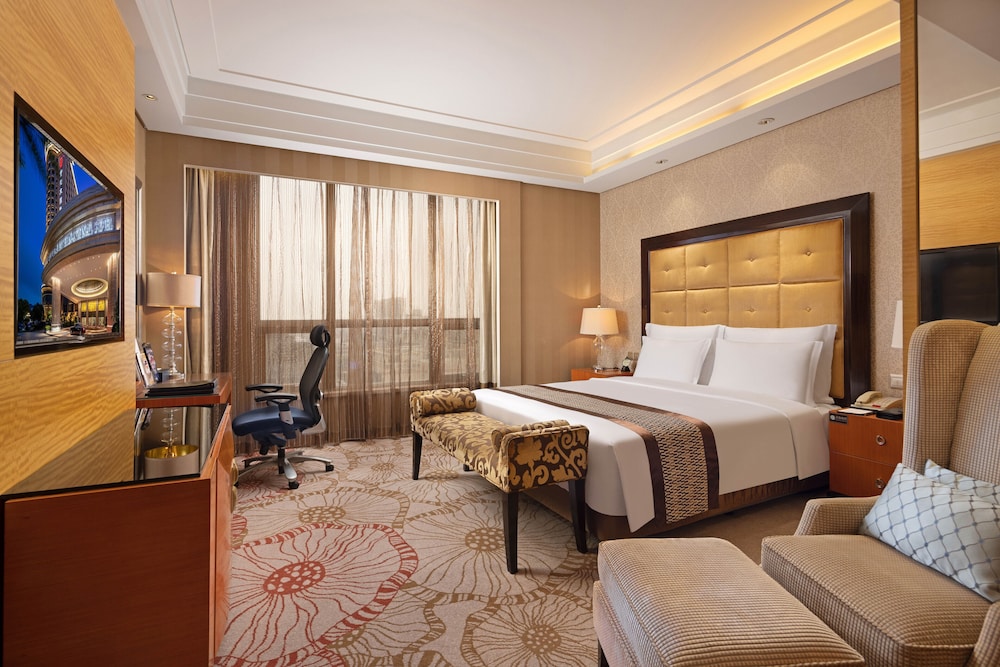 Business Suite - Photo 1