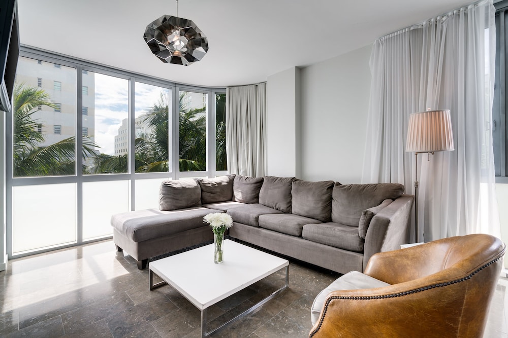 One Bedroom Suite with Terrace - Photo 11