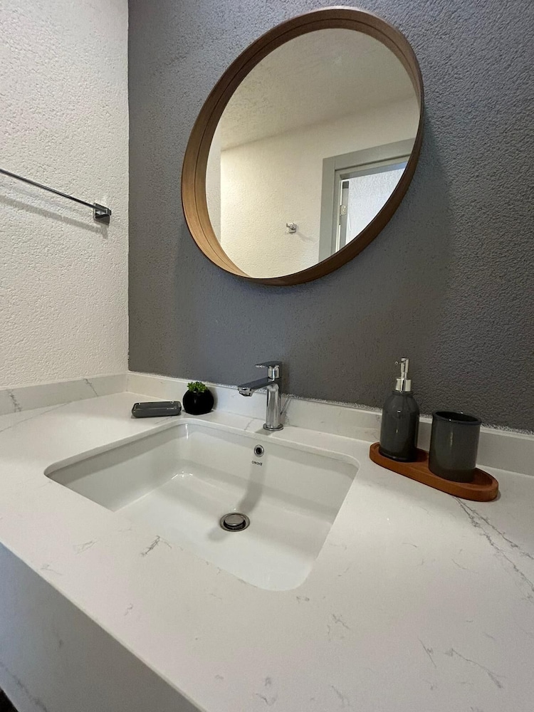 Deluxe Room - Photo 21