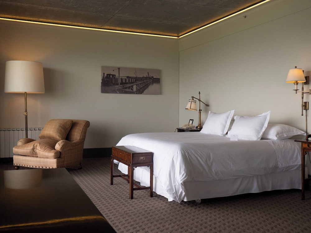 Suite (The Singular) photo 2