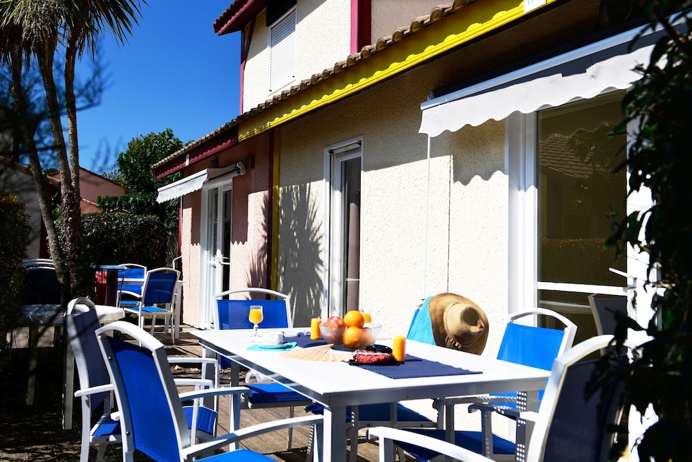 Villa photo 2