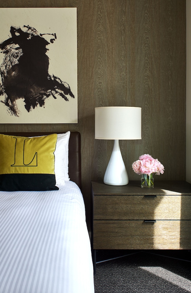 Room, 1 King Bed (Parkway View Of Fountain) - Photo 1