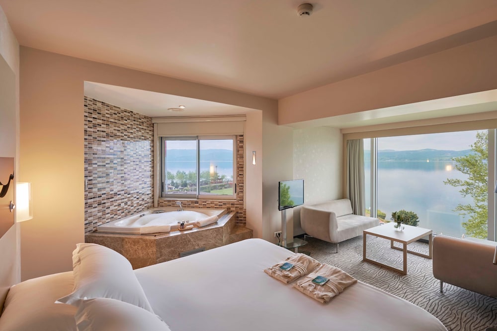 Suite, 1 Bedroom, Corner photo 2