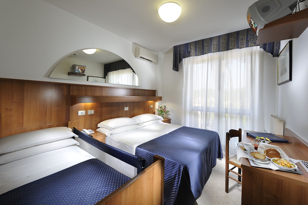 Double or Twin Room (Extra Bed) - Photo 2