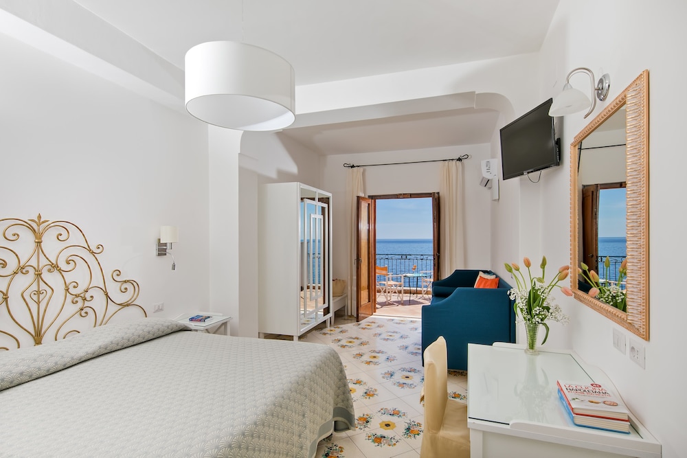 Comfort Triple Room, Terrace, Sea View