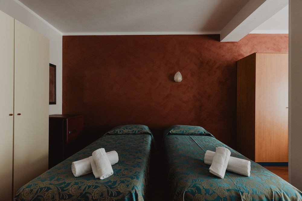 Quadruple Room - Photo 6