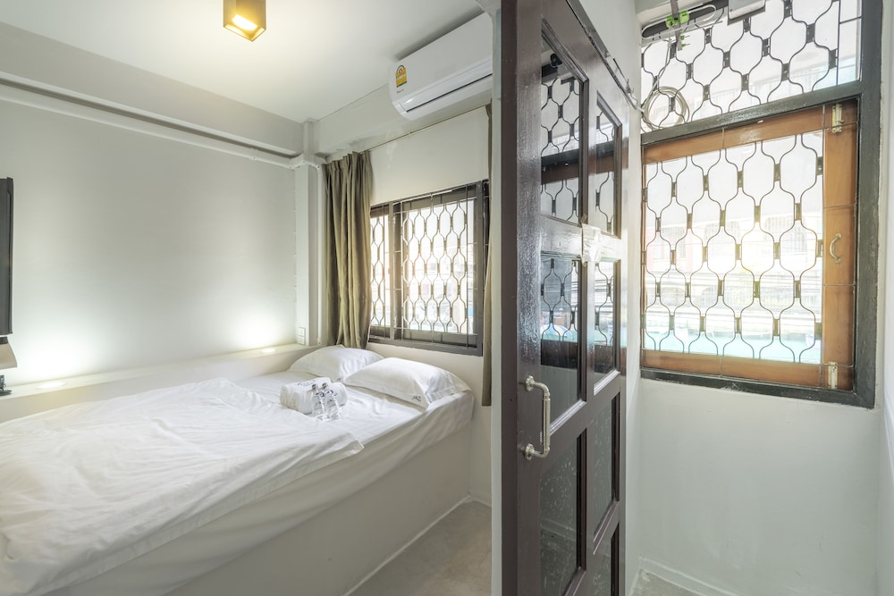 Basic Double Room, No Windows photo 1