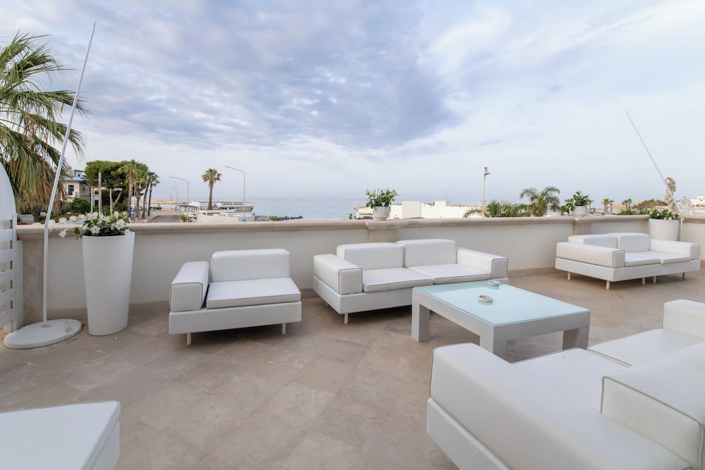 Royal Suite, Sea View thumbnail 6