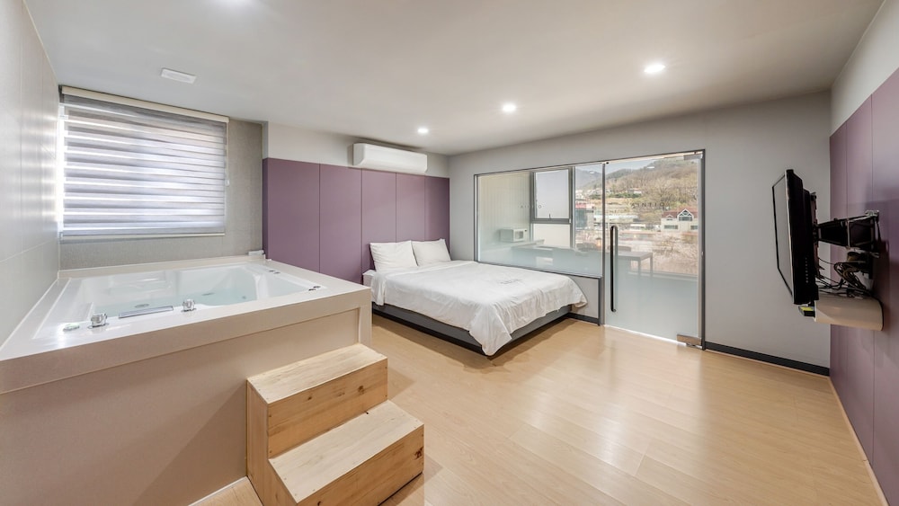 Basic Room, 1 Bedroom (Room B204 (Couple/Family Room))