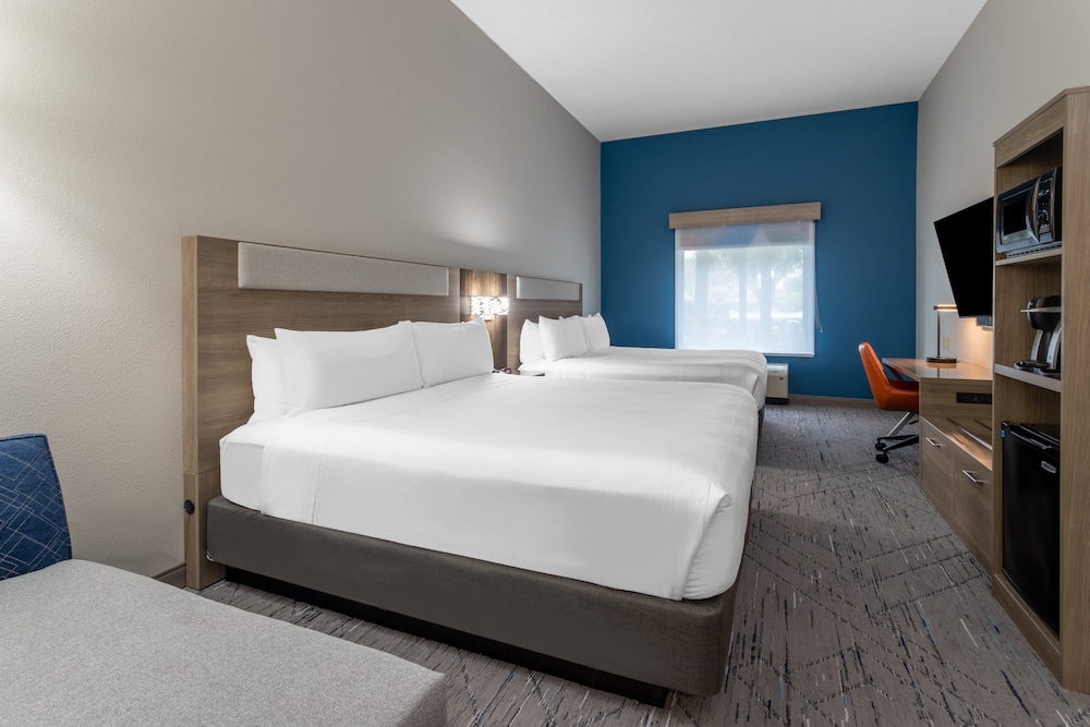 Standard Room, Multiple Beds - Photo 4