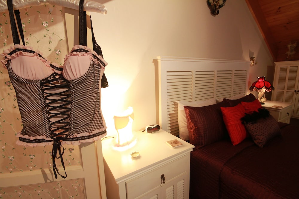 Moulin Rouge Double Room photo 3