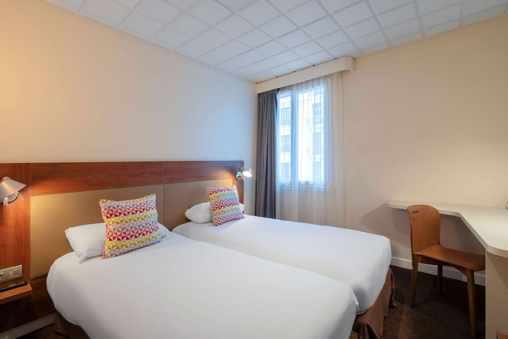 Standard Room, 2 Twin Beds - Photo 4