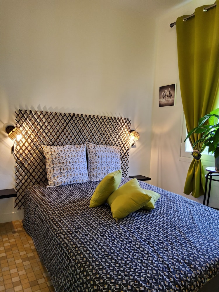 Classic Double Room, 1 Double Bed, Shared Bathroom, Garden View (Urckia)